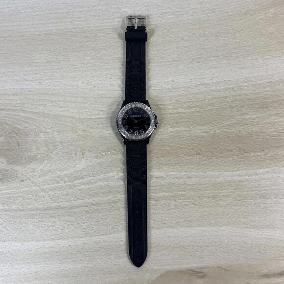 Women's Fashion Watch Set of 3 - Picture 9 of 11